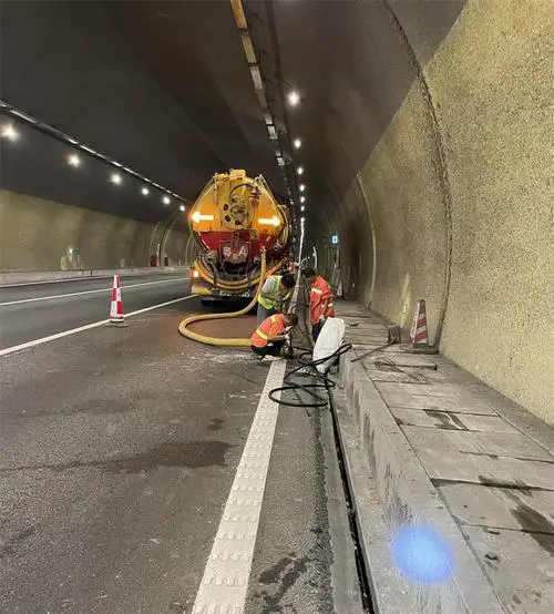 沅陵隧道排水渠清淤